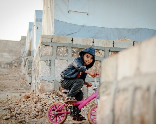 Czy warto zainwestować w droższe okrycie wierzchnie dla dziecka?