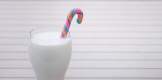 Czy napoje mleczne dla dzieci powinny być słodzone i jakie skutki może mieć nadmierna konsumpcja cukru u dzieci