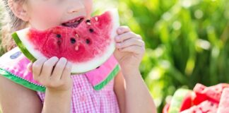 7 sposobów na zmotywowanie dziecka do jedzenia zdrowych przekąsek
