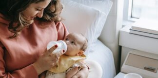 Jak wprowadzać produkty mleczne do diety niemowląt i jakie produkty są najlepsze do tego celu