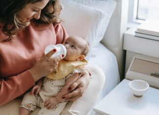Jak wprowadzać produkty mleczne do diety niemowląt i jakie produkty są najlepsze do tego celu