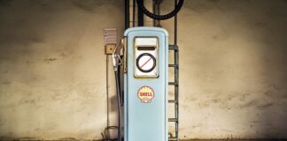 W jakim celu w układach chłodzenia stosujemy dodatkowe pompy z napędem elektrycznym?