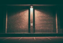 Jak kręcić kierownicą przy parkowaniu?