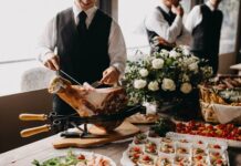 Wiejski stół i szynka dojrzewająca – połączenie tradycji i elegancji na przyjęciu Szynka dojrzewająca