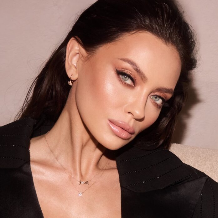 Złote naszyjniki z diamentami