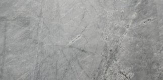 Pękające rysy w betonie